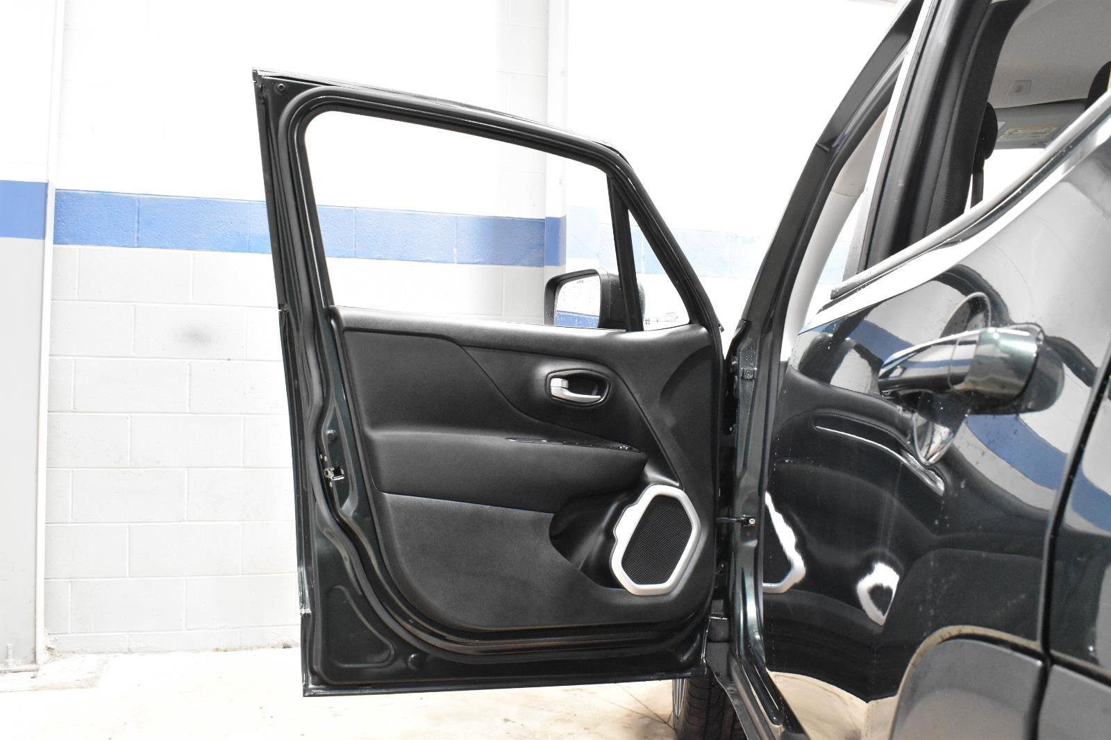 Used 2021 Jeep Renegade Sport image 9