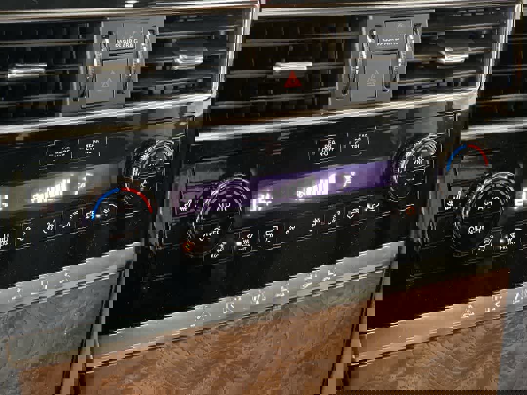 Used 2022 Nissan Armada SL w/ Captain's Chairs Package image 18