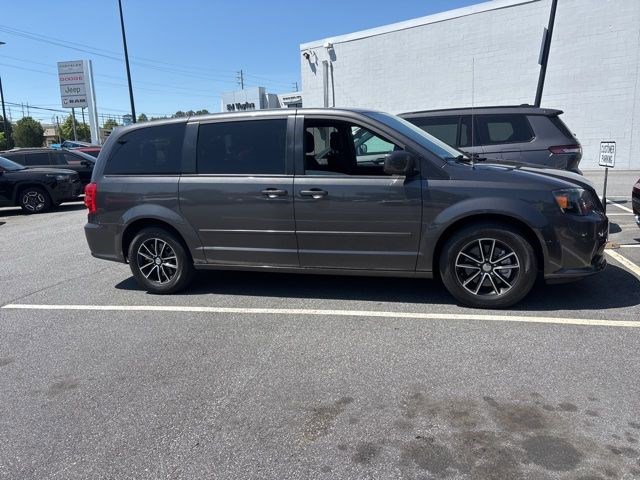 Used 2016 Dodge Grand Caravan SE image 4