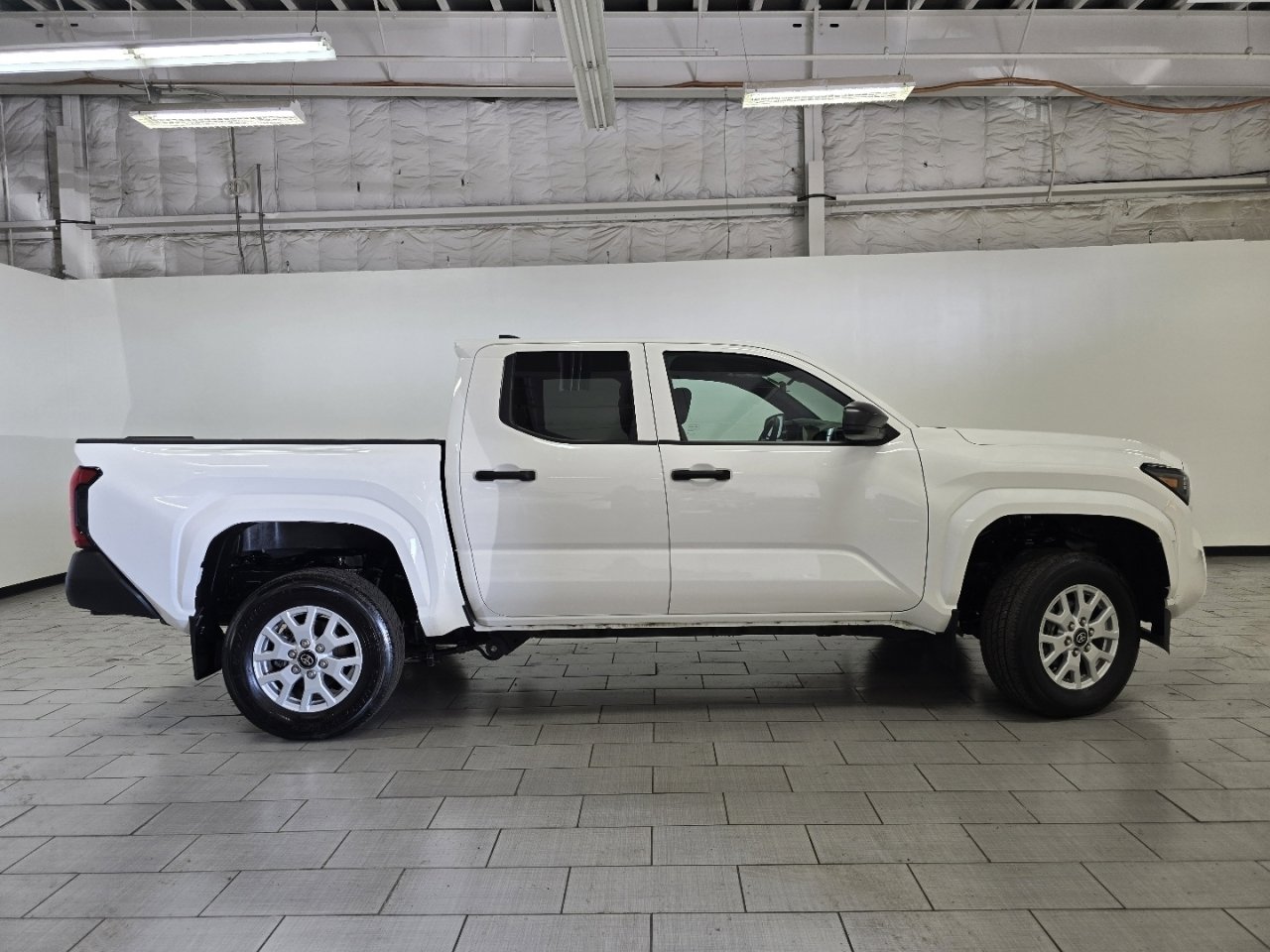 Certified 2024 Toyota Tacoma SR AWD/4WD image 14