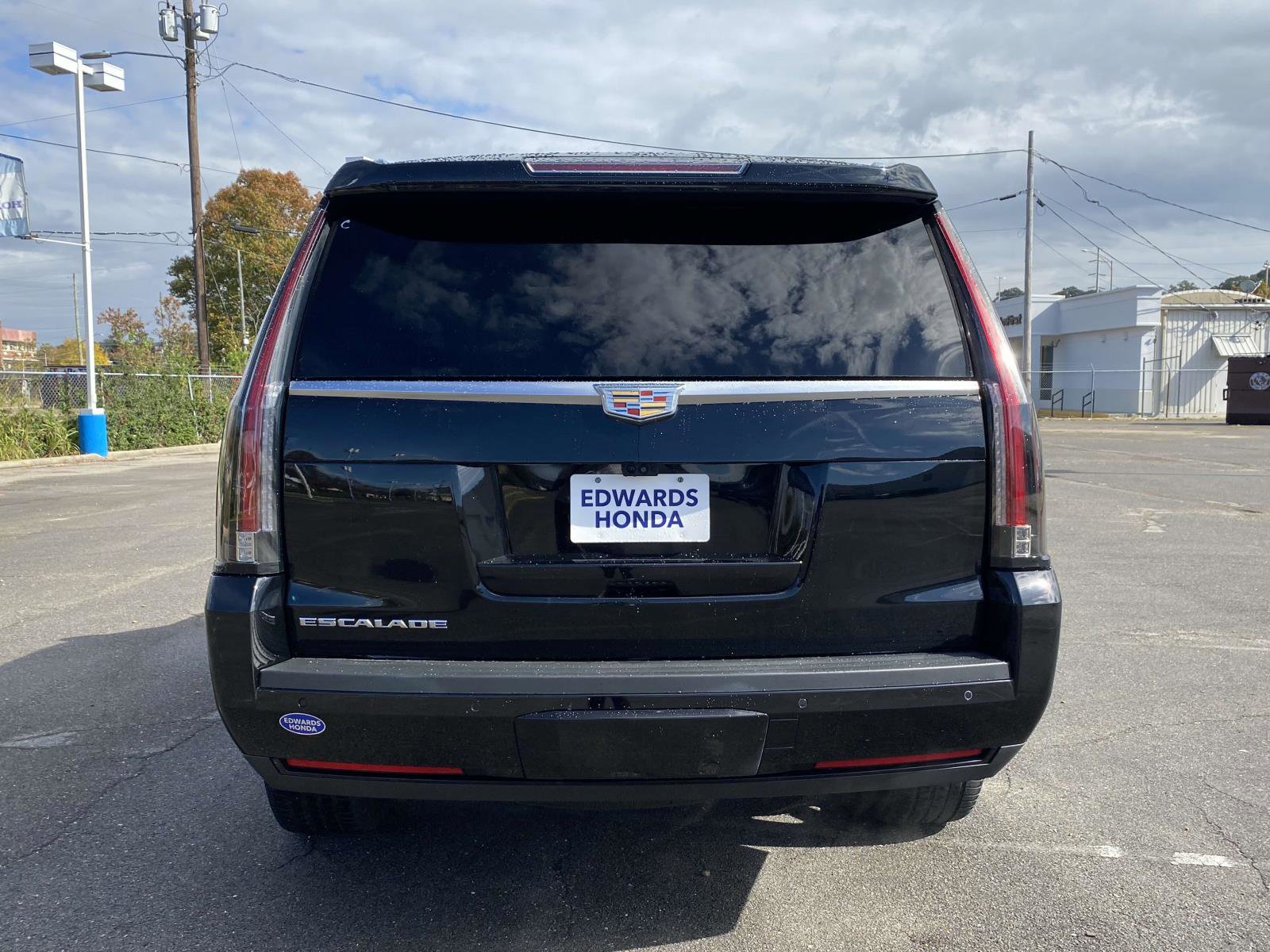 Used 2019 Cadillac Escalade Luxury image 4