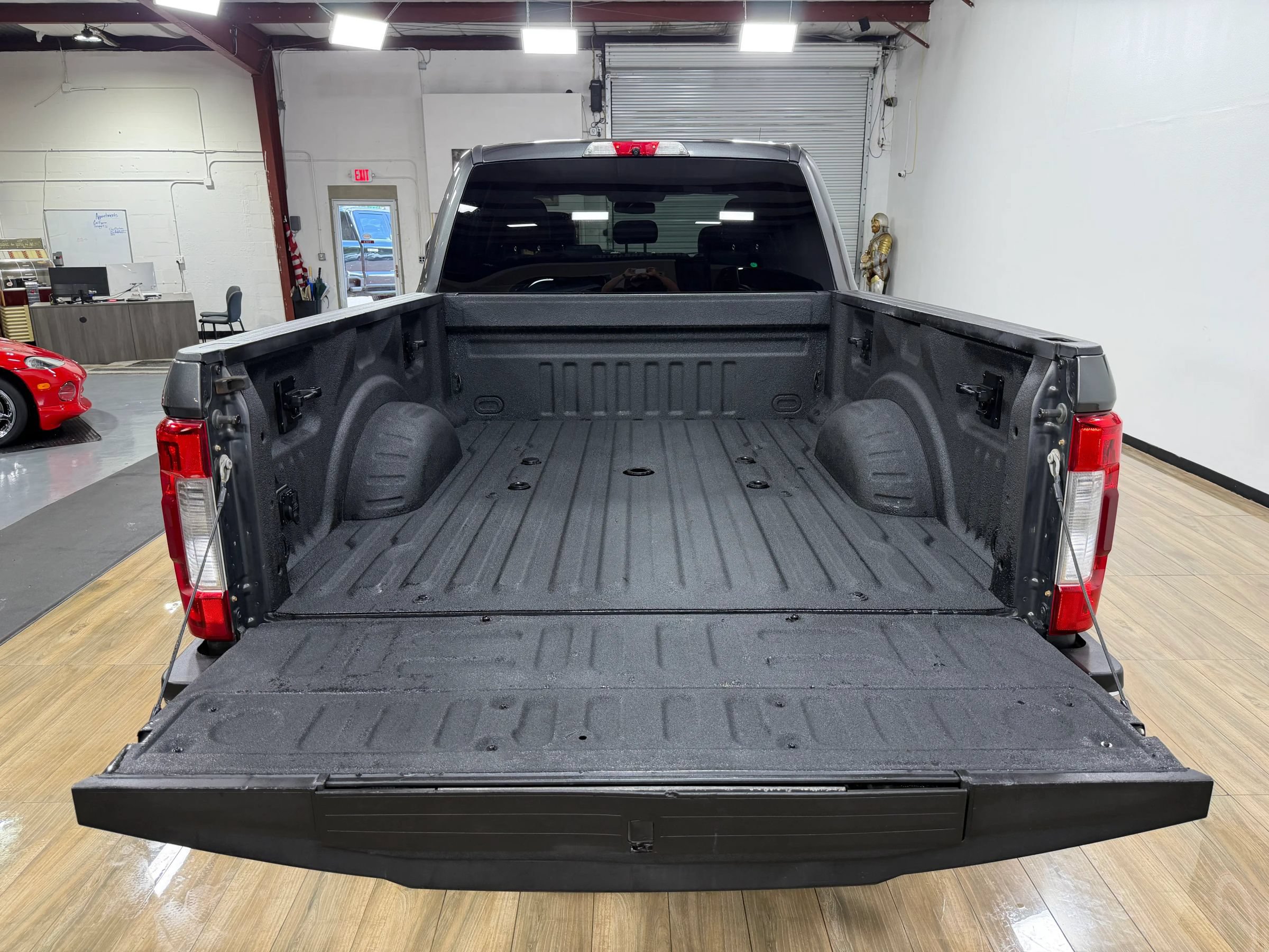 Used 2019 Ford F350 Lariat w/ Lariat Ultimate Package AWD/4WD image 8