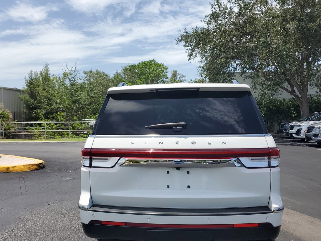 Used 2024 Lincoln Navigator Premiere AWD/4WD image 13