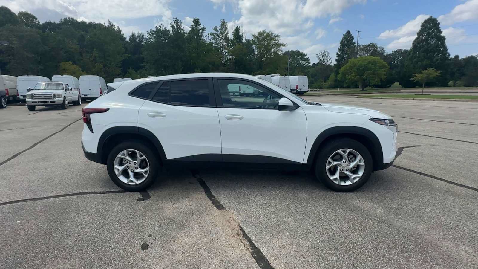 Used 2024 Chevrolet Trax LS w/ LS Convenience Package FWD image 9