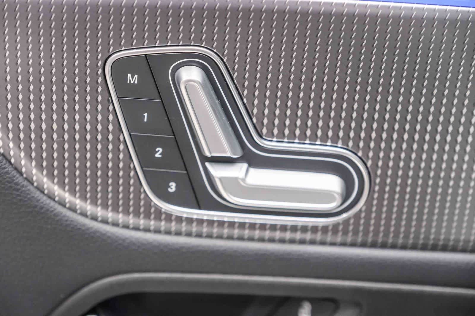 Used 2021 Mercedes-Benz GLB 250 image 28