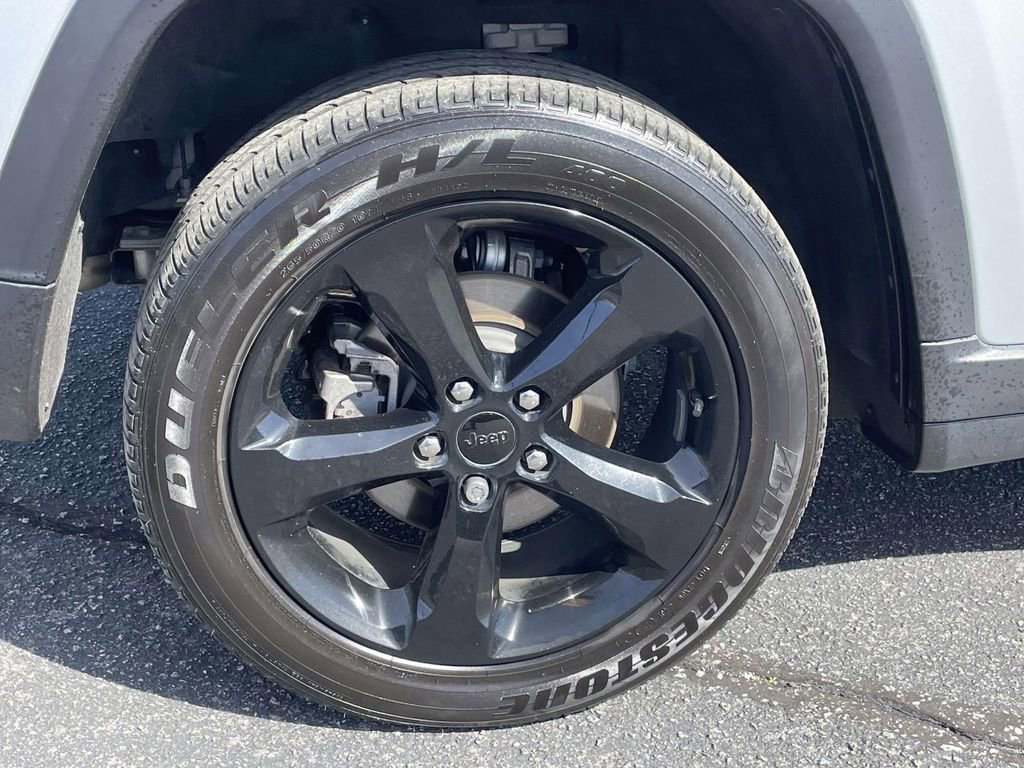 Used 2023 Jeep Grand Cherokee Altitude image 7