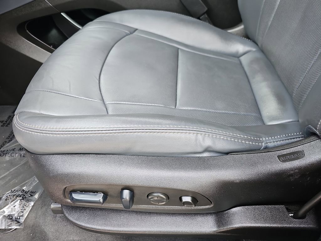 Used 2024 Buick Enclave Premium image 30