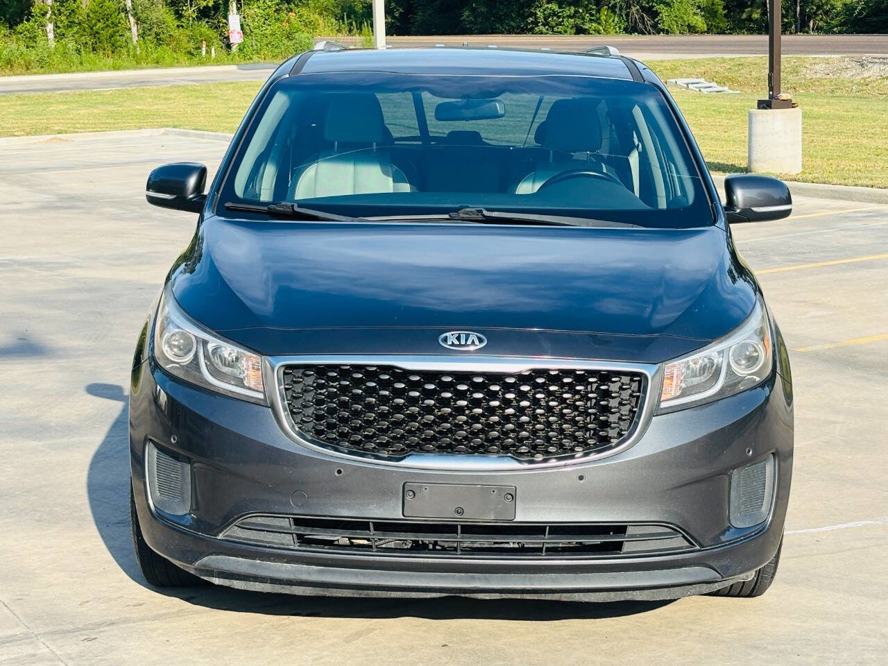 Used 2016 Kia Sedona LX w/ LX Essentials Premium Package image 2