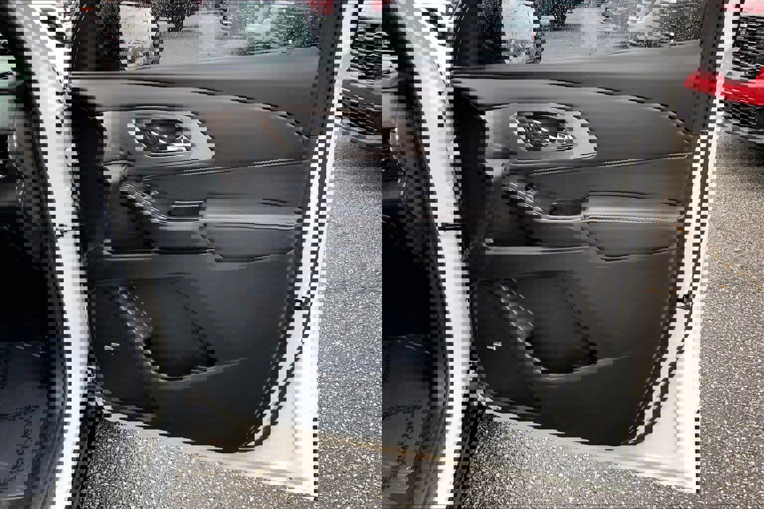 Used 2023 Chevrolet Traverse Premier w/ Redline Edition image 22