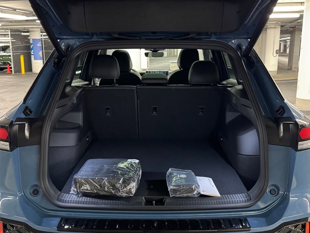 New 2025 Volkswagen Tiguan SE R-Line image 39