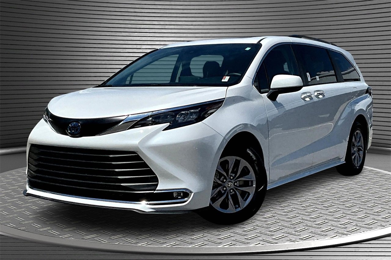 Used 2024 Toyota Sienna XLE