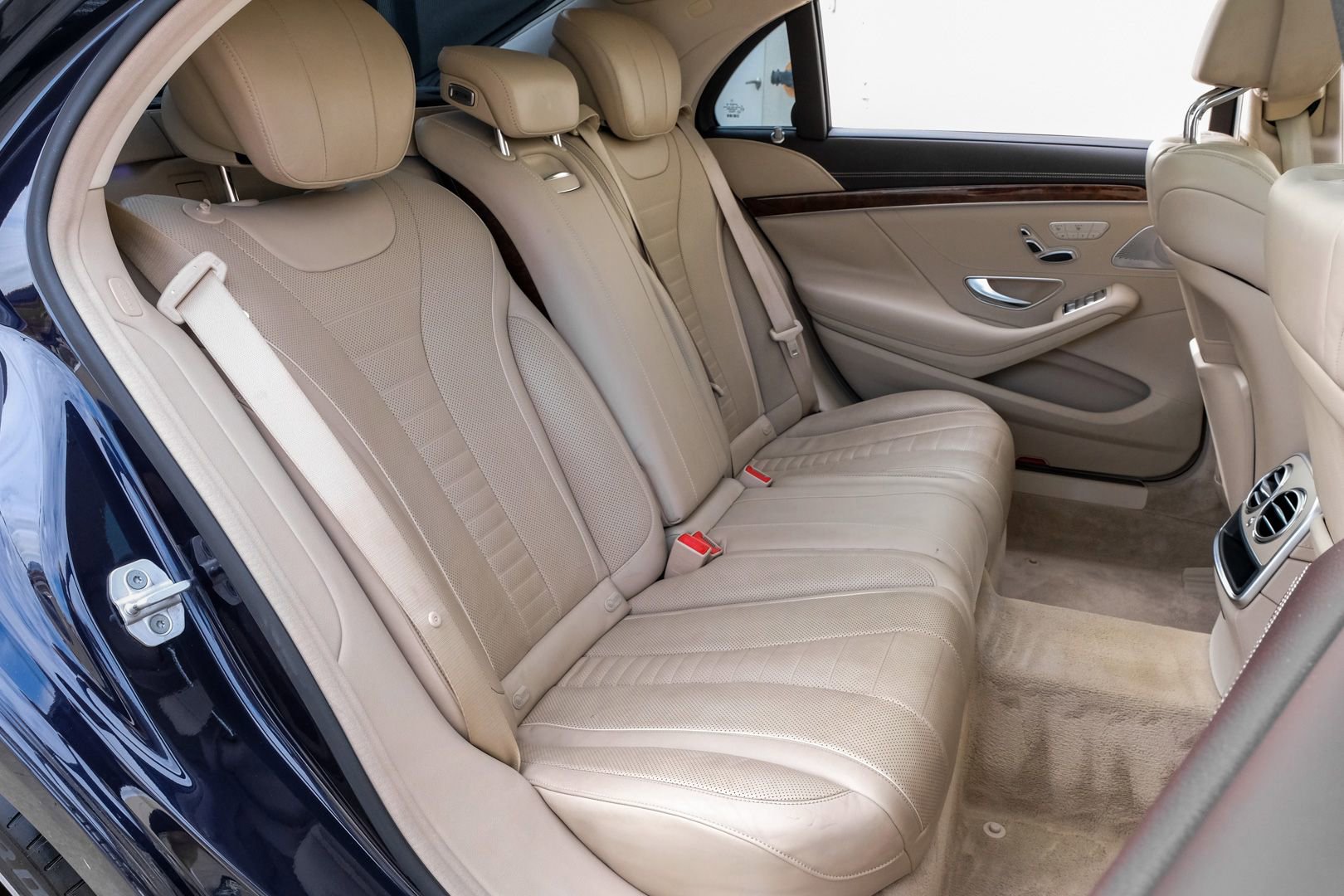 Used 2015 Mercedes-Benz S 550 Sedan w/ Sport Package image 36