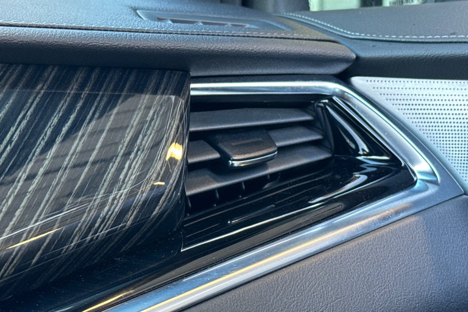 Certified 2025 Cadillac XT6 Premium Luxury image 27