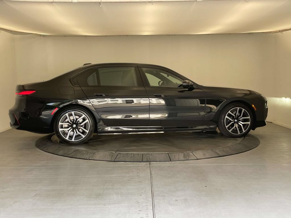 Used 2025 BMW i7 xDrive60 w/ Executive Package AWD/4WD image 6