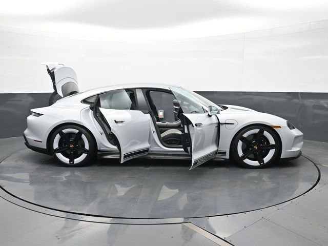 Used 2025 Porsche Taycan GTS image 35