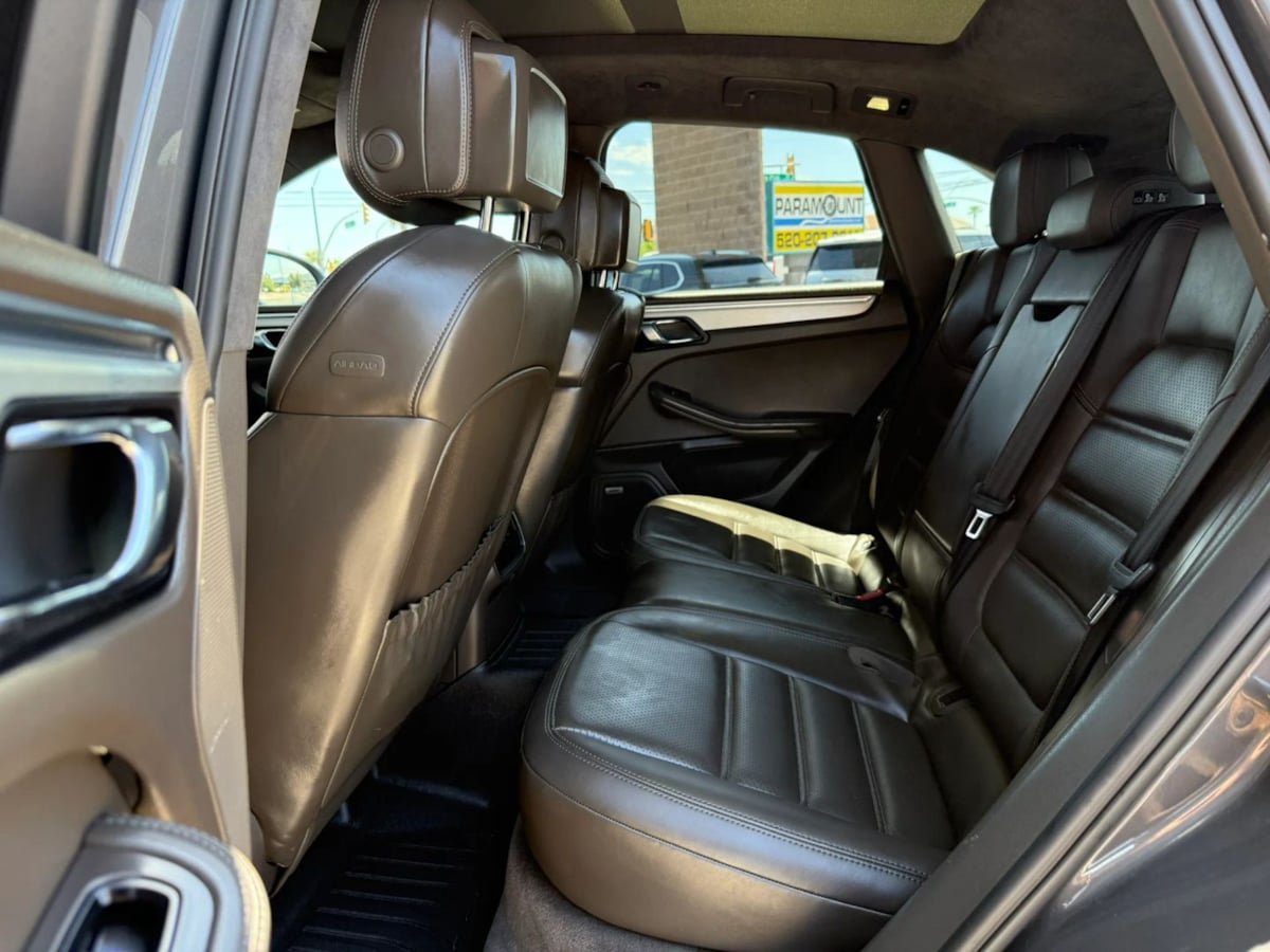 Used 2016 Porsche Macan Turbo AWD/4WD image 42