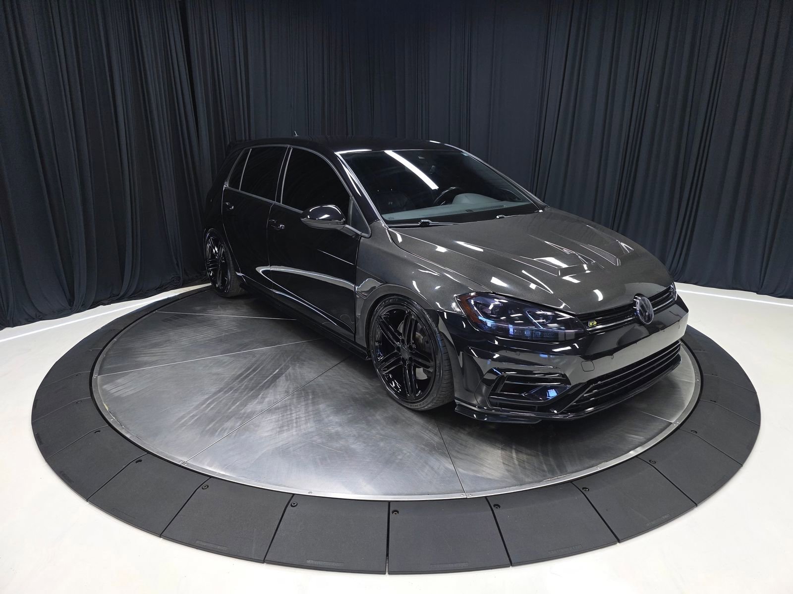Used 2018 Volkswagen Golf R 4-Door AWD/4WD image 7