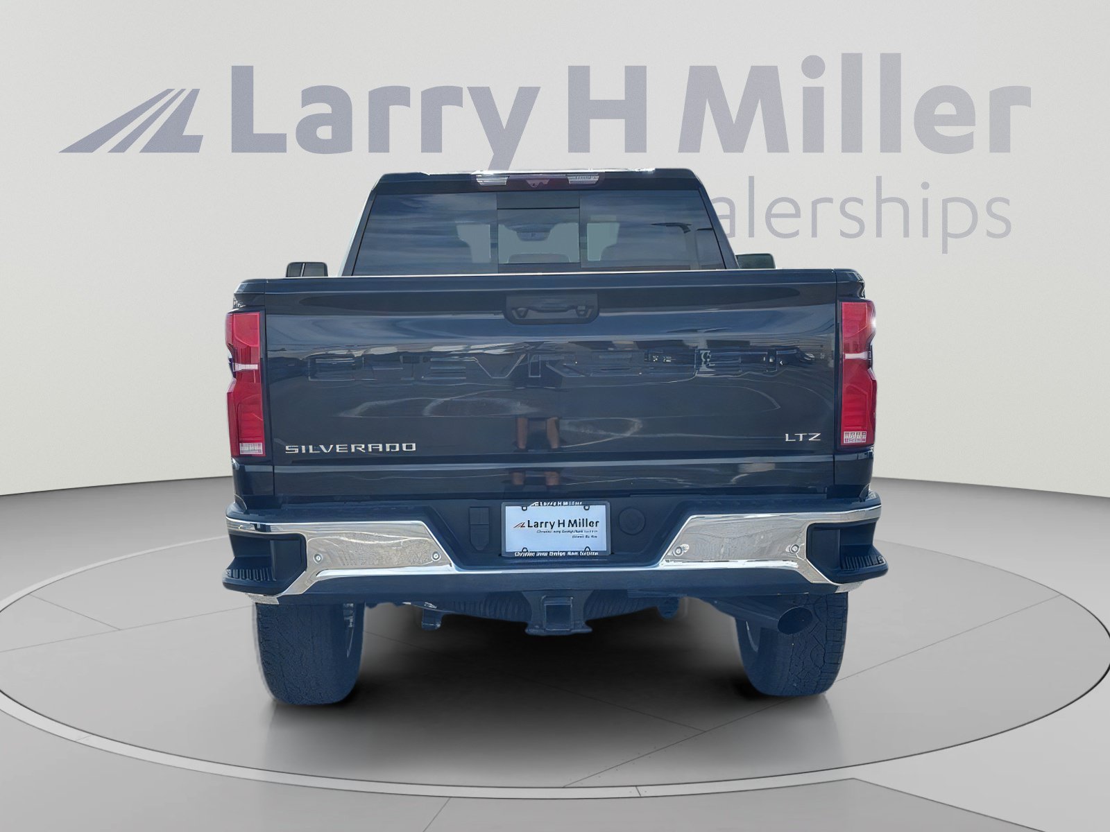 Used 2025 Chevrolet Silverado 2500 LTZ w/ LTZ Premium Package AWD/4WD image 5
