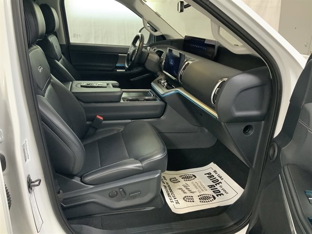 Used 2025 Ford Expedition Max Platinum AWD/4WD image 33