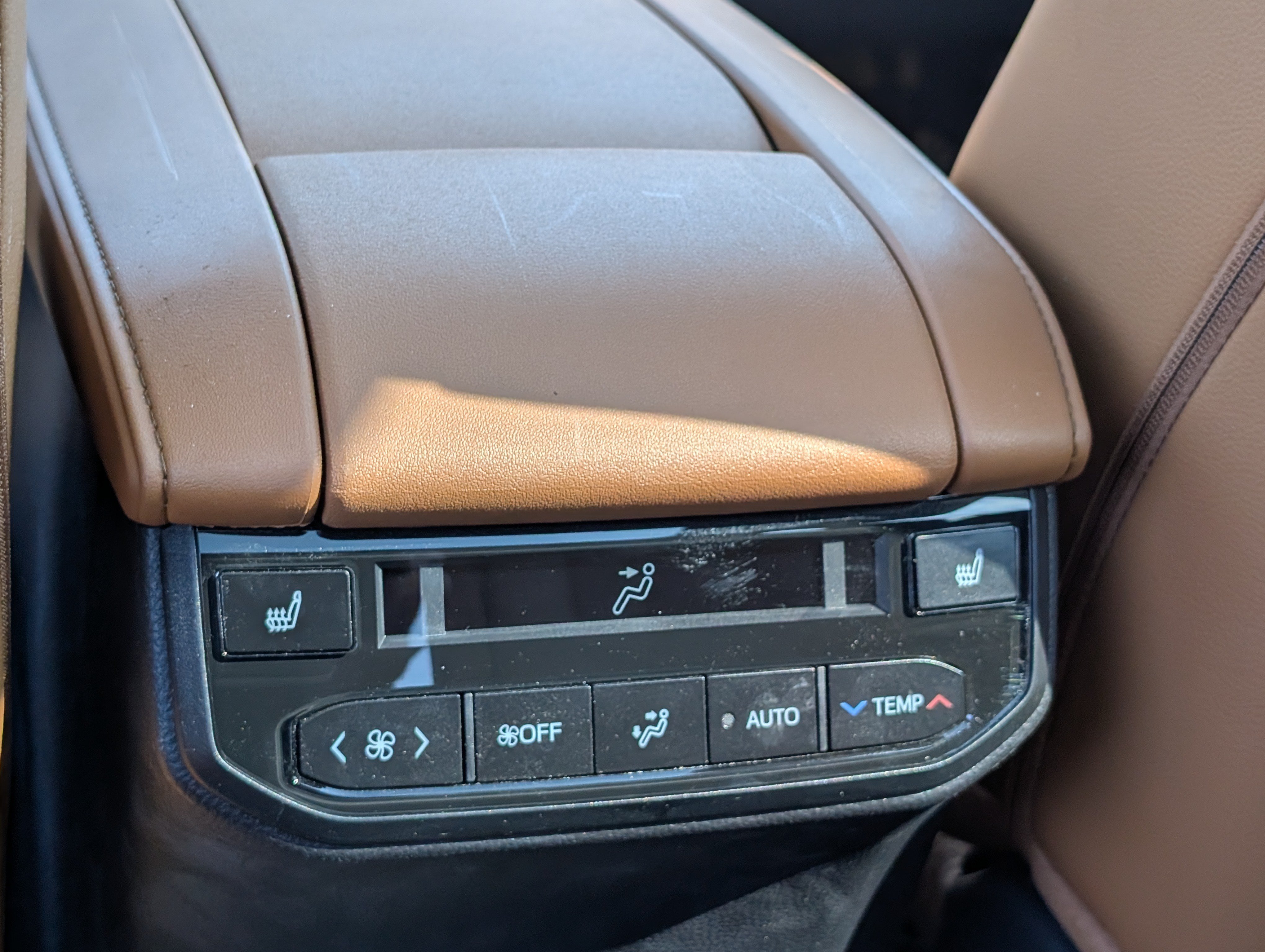 Used 2025 Toyota Highlander Platinum AWD/4WD image 16
