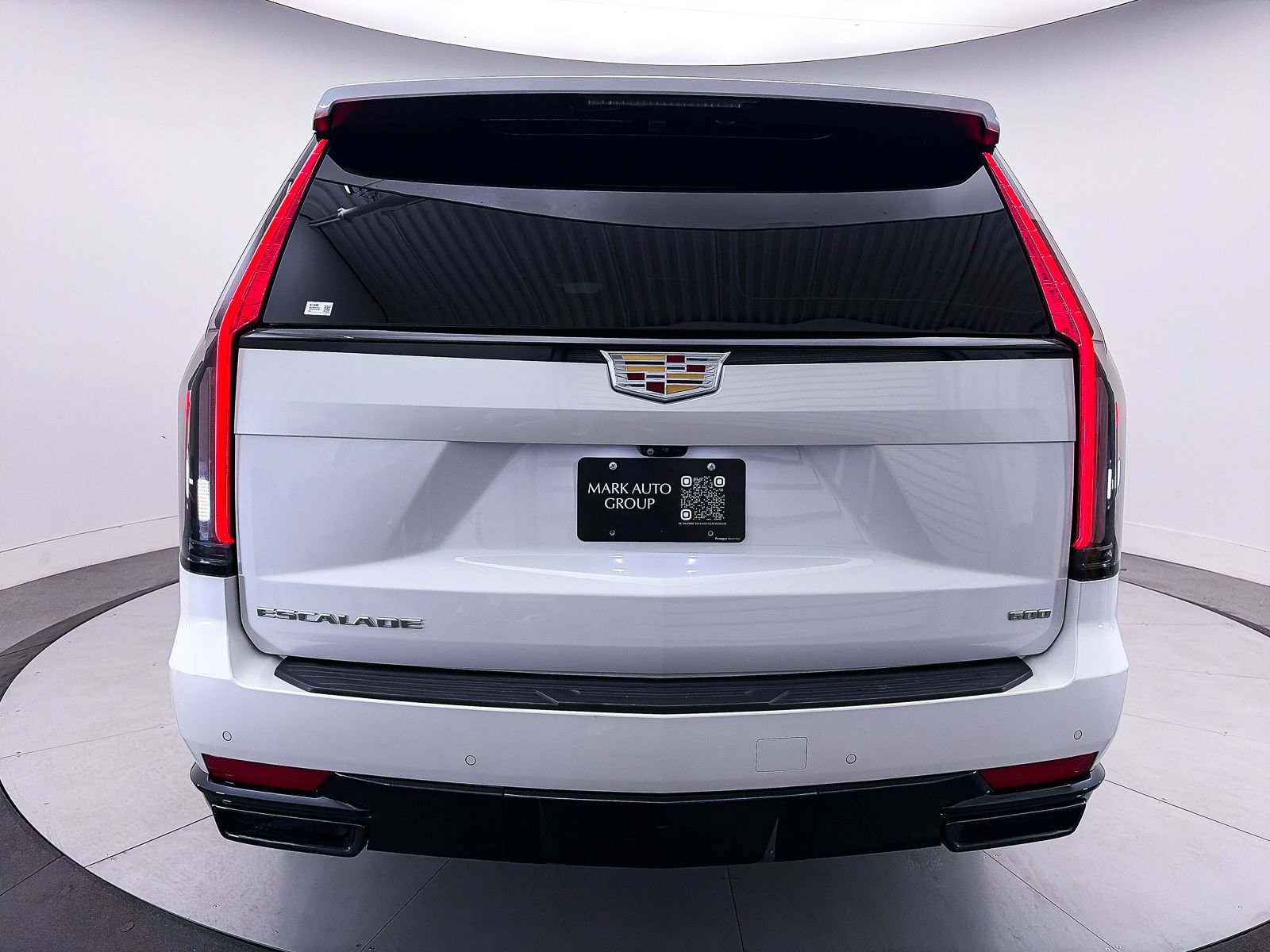 Used 2023 Cadillac Escalade ESV Sport Platinum AWD/4WD image 18