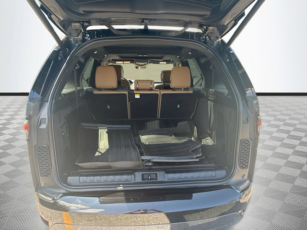 Used 2024 Land Rover Discovery Dynamic SE AWD/4WD image 30