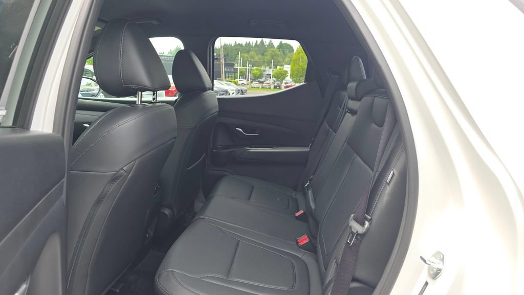 Used 2025 Hyundai Santa Cruz SEL AWD/4WD image 16