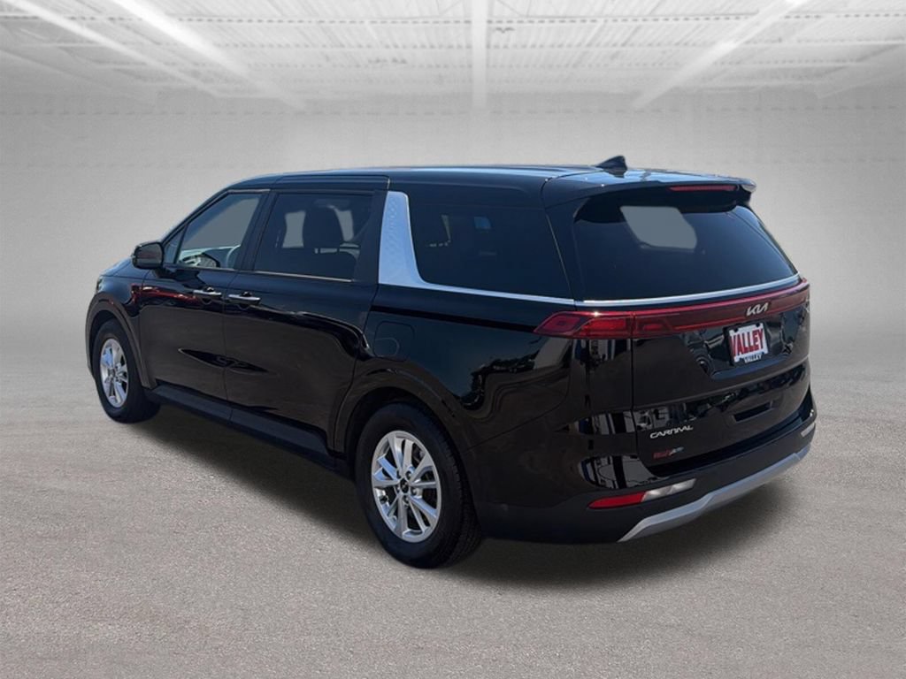 Used 2024 Kia Carnival LX FWD image 9