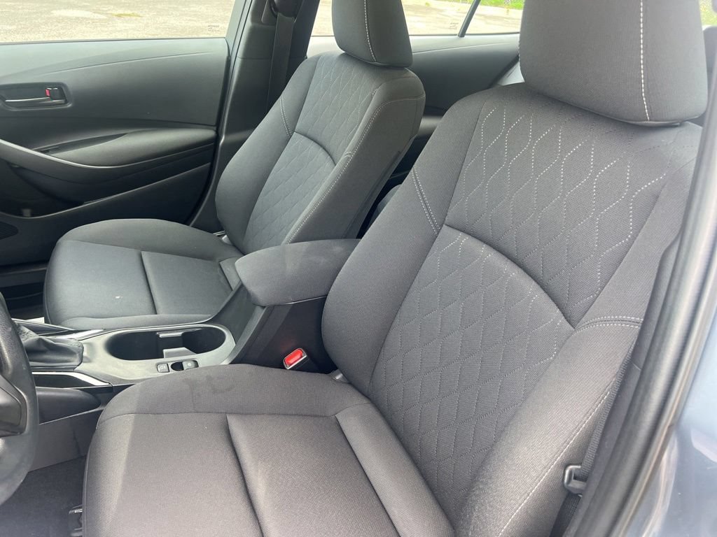 Used 2025 Toyota Corolla LE FWD image 10