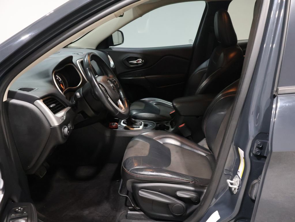 Used 2017 Jeep Cherokee Trailhawk w/ Cold Weather Group image 10