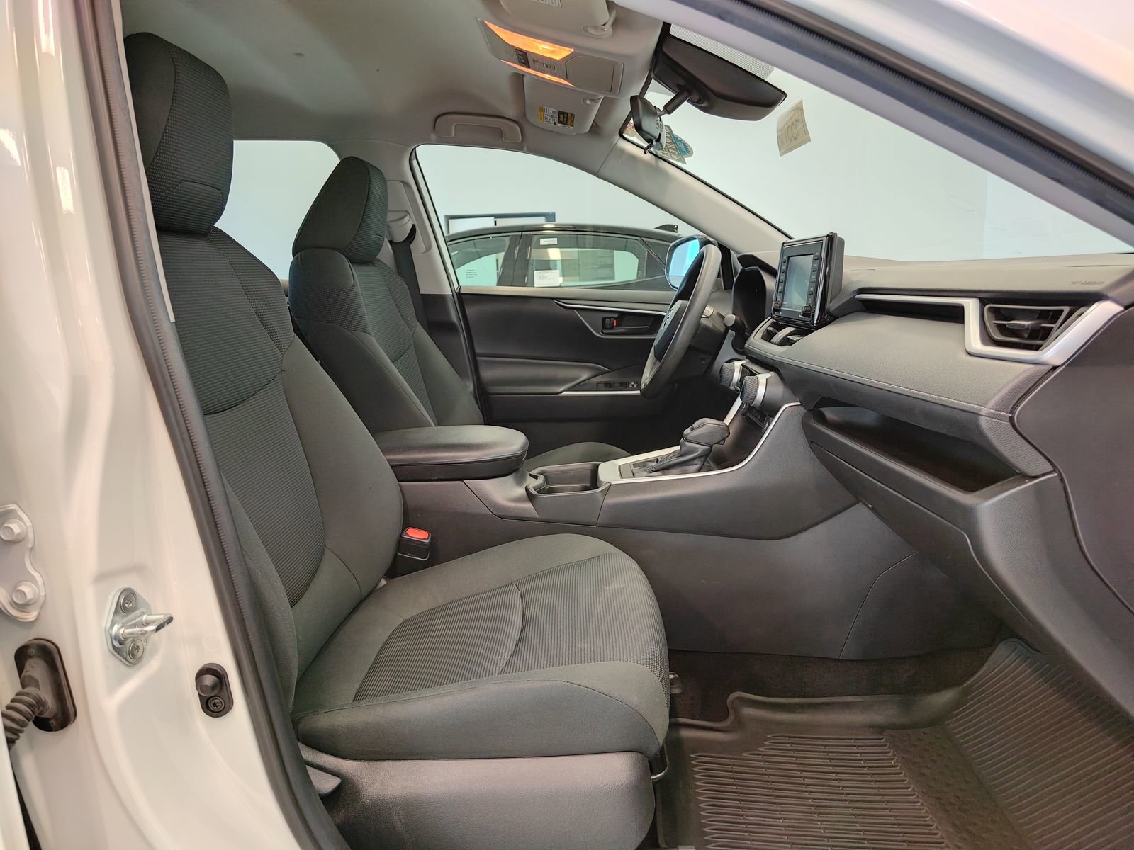 Used 2021 Toyota RAV4 LE AWD/4WD image 16