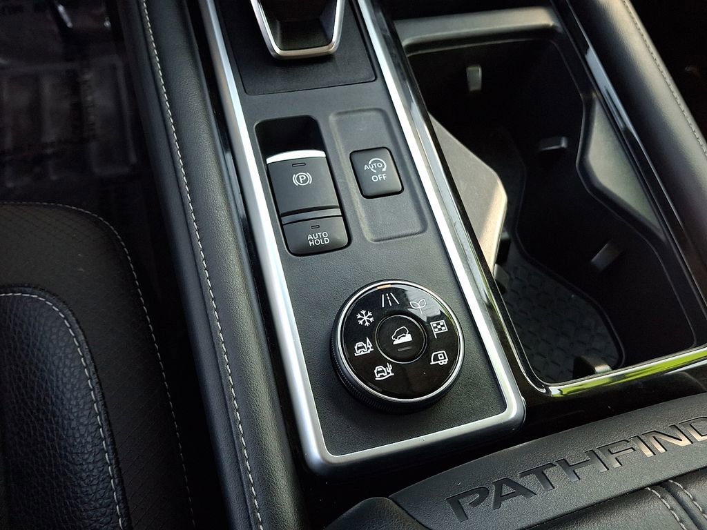 Used 2023 Nissan Pathfinder SL w/ Lighting Package (N92) AWD/4WD image 24