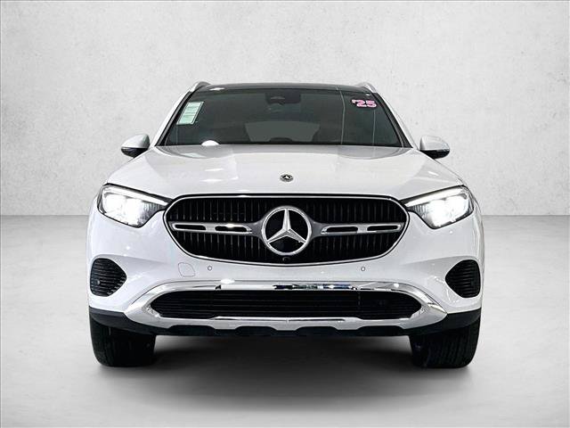 Used 2025 Mercedes-Benz GLC 300 image 3