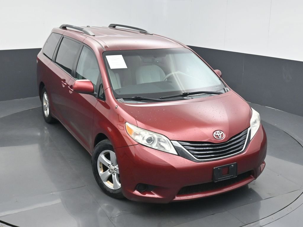 Used 2012 Toyota Sienna LE w/ Towing Pkg image 32