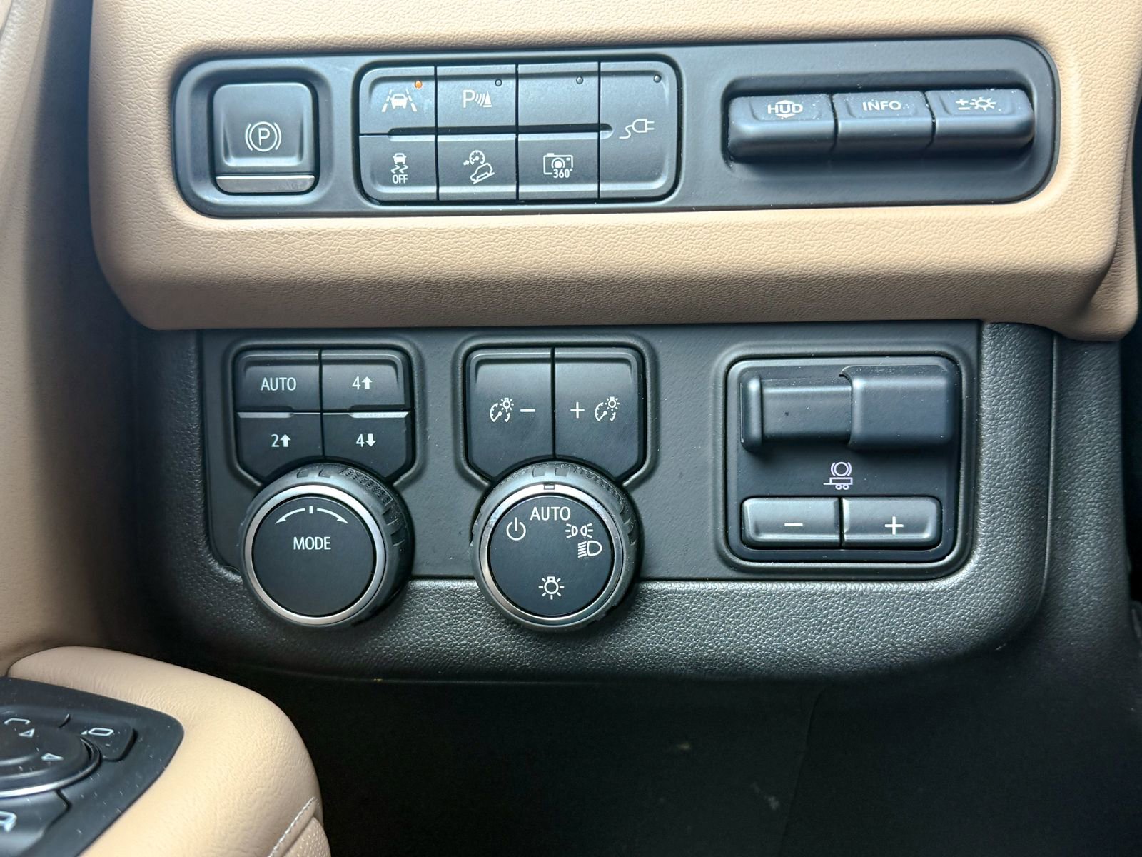 Certified 2022 Chevrolet Tahoe Premier AWD/4WD image 44