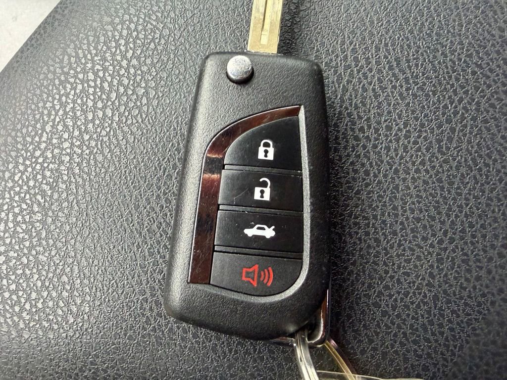 Used 2024 Toyota Camry SE image 29