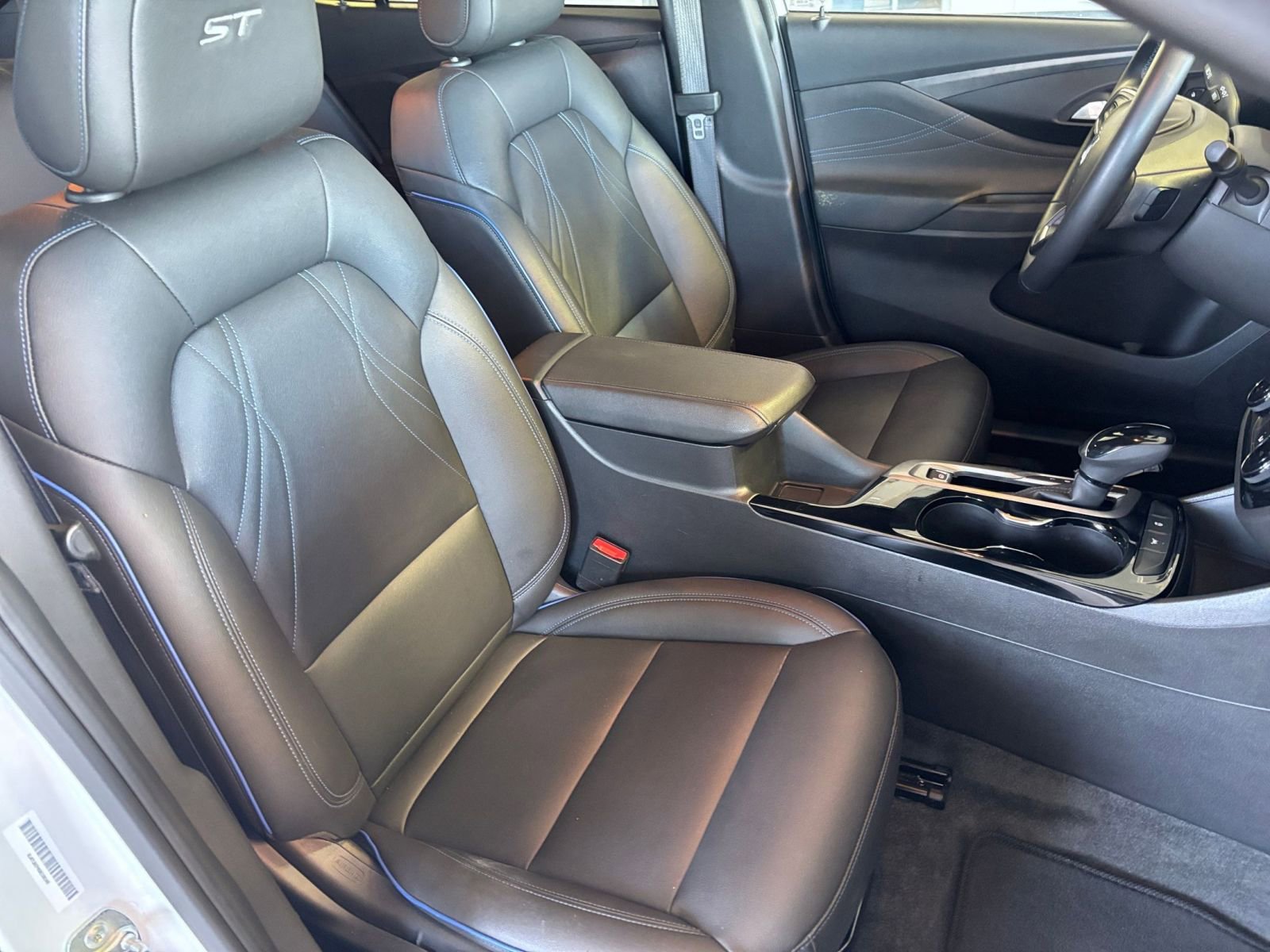 Used 2025 Buick Envista Sport Touring image 35