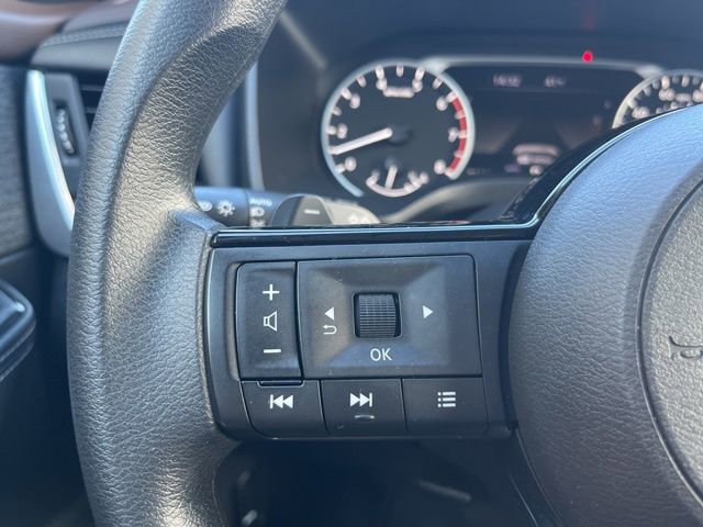 Used 2023 Nissan Rogue SV image 14