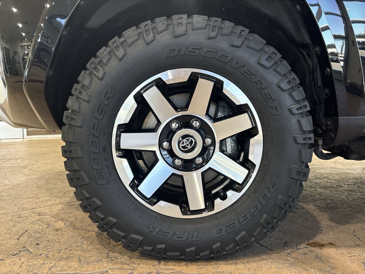 Certified 2024 Toyota 4Runner TRD Off-Road Premium w/ Moonroof Package AWD/4WD image 10