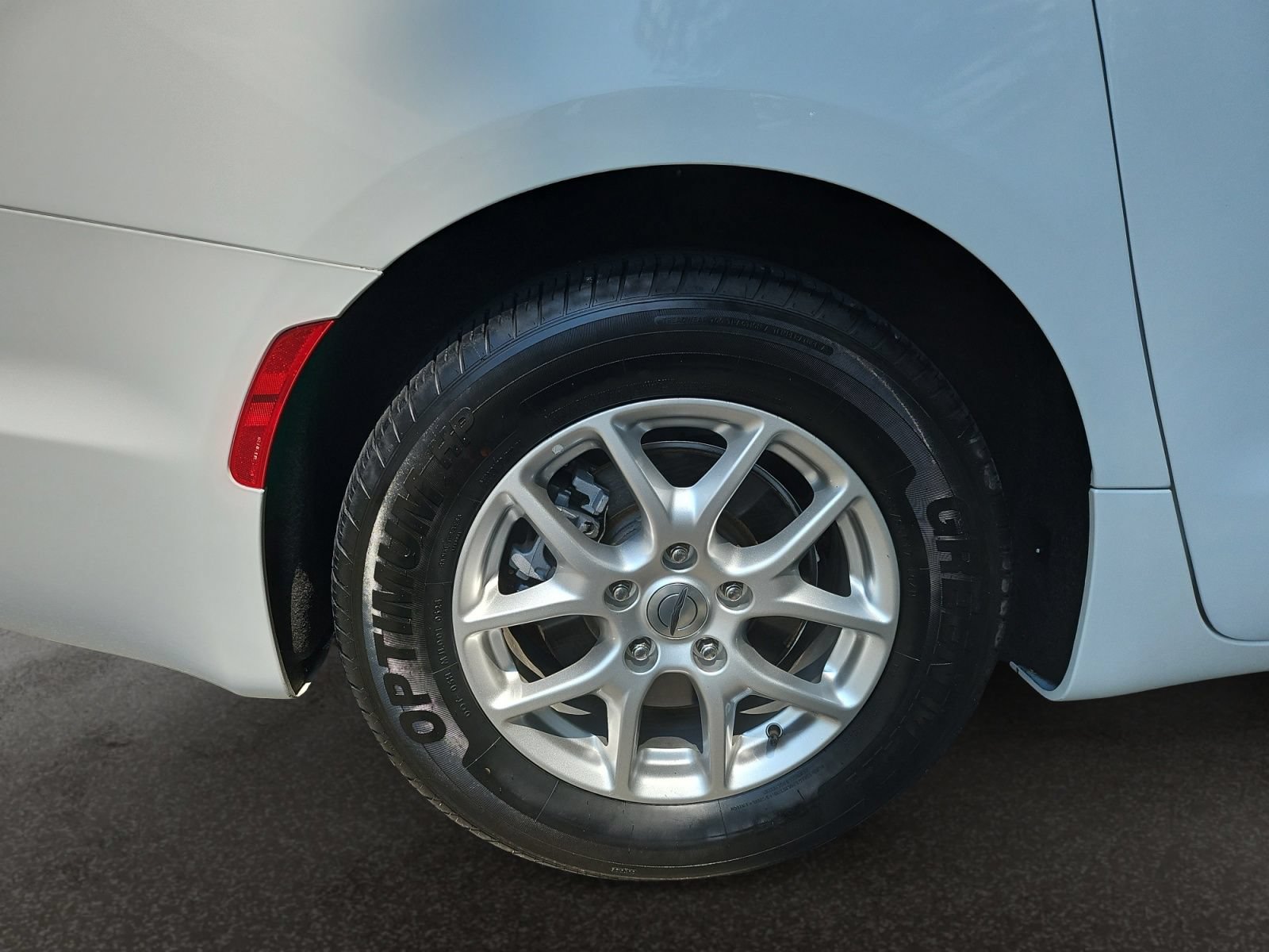 Used 2023 Chrysler Pacifica Touring-L FWD image 43