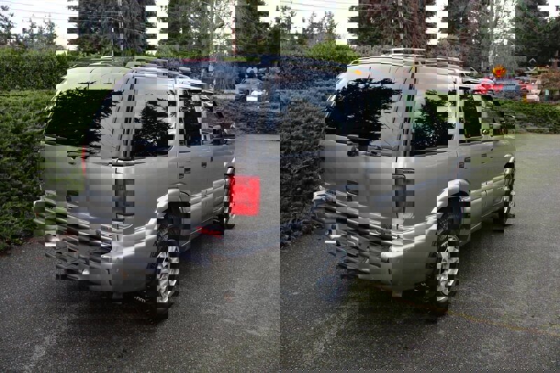 Used 2000 GMC Jimmy SLT w/ Underbody Shield Pkg image 3