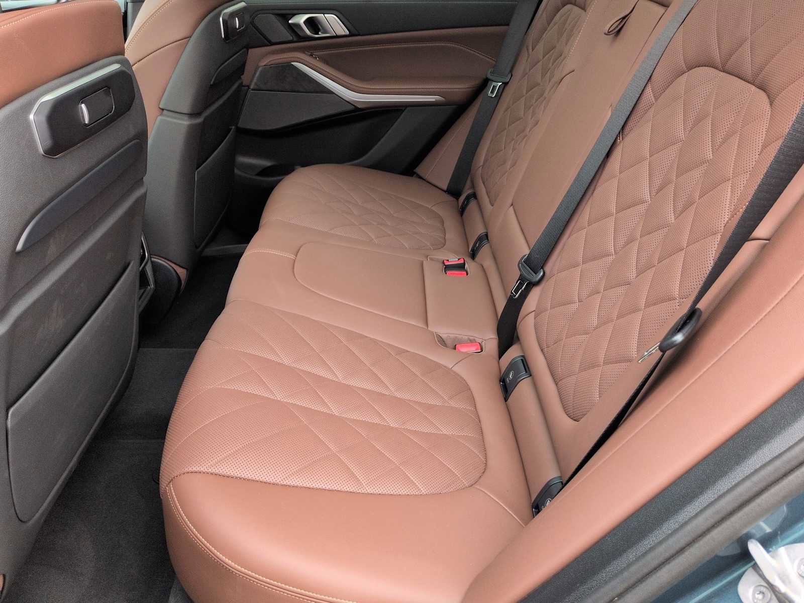 Certified 2025 BMW X5 xDrive40i w/ Executive Package image 18