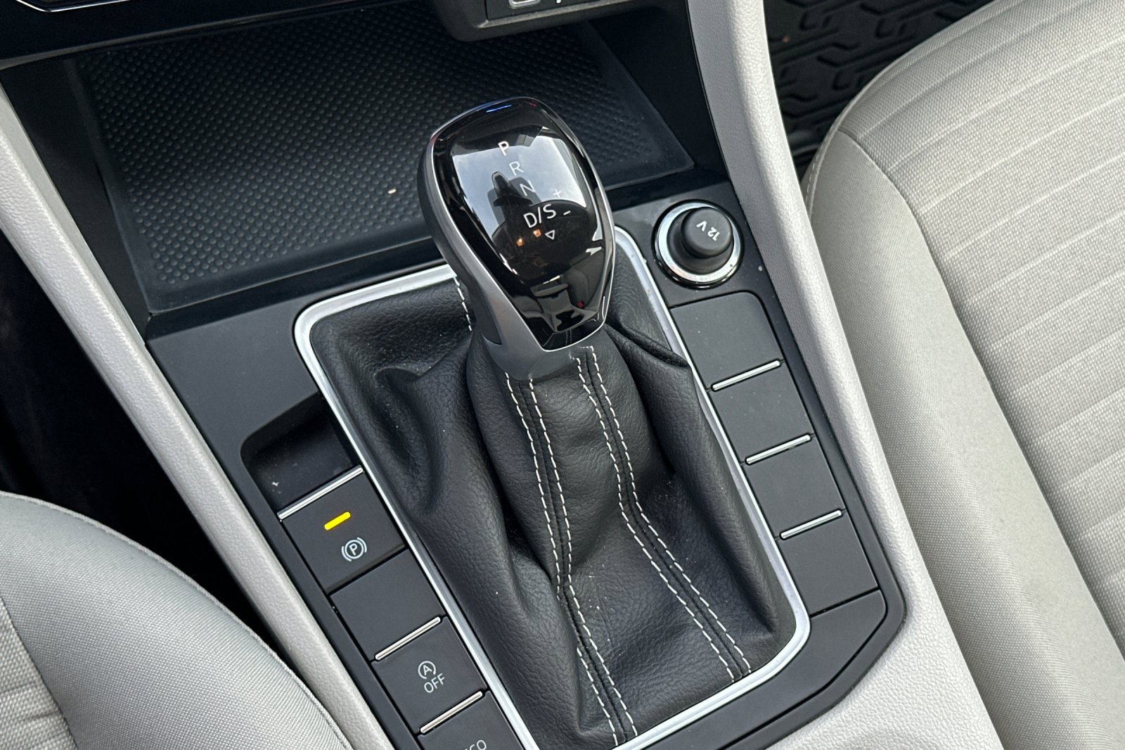 Used 2025 Volkswagen Jetta S image 24