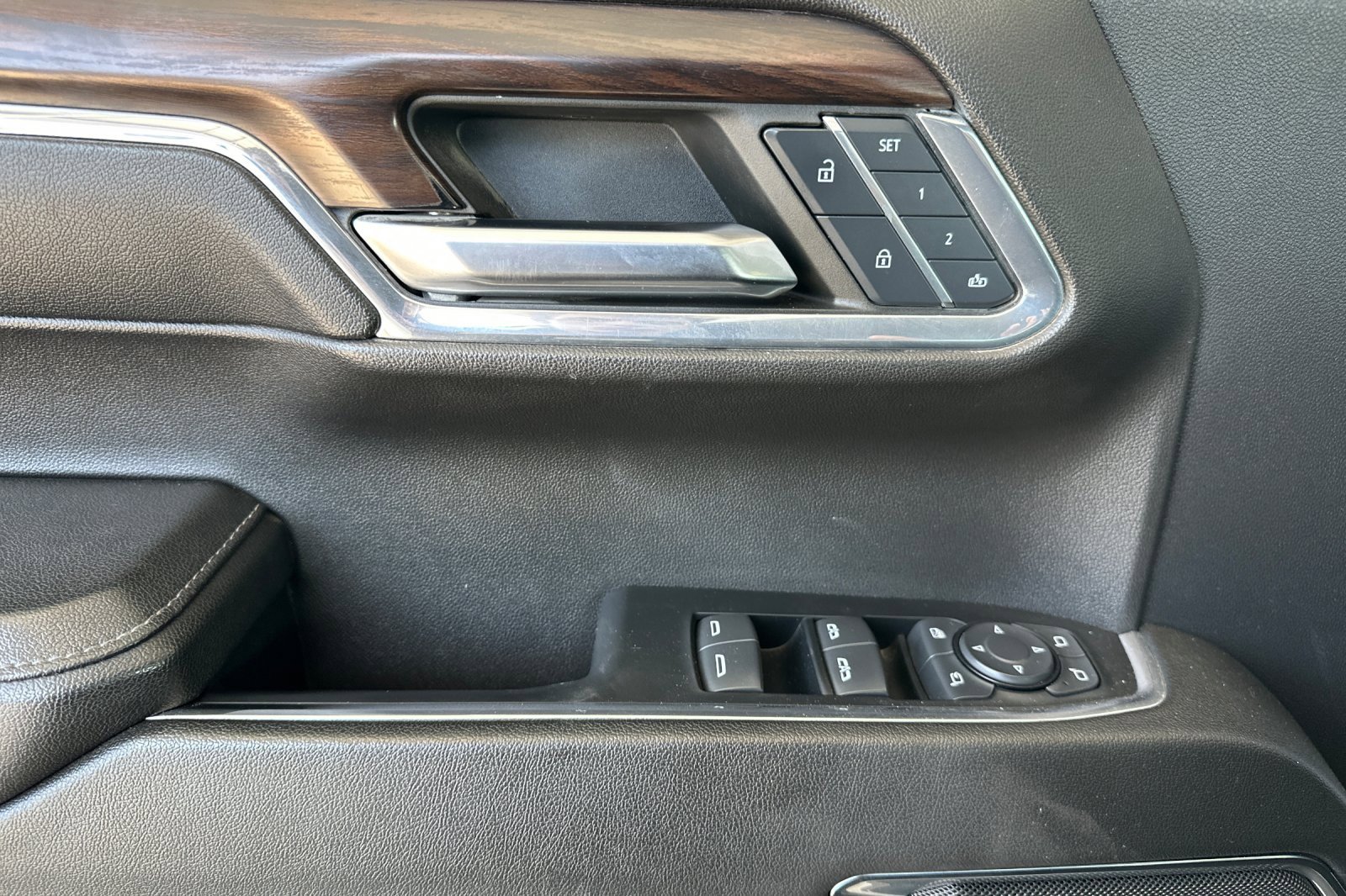 Used 2024 GMC Sierra 1500 SLT image 10