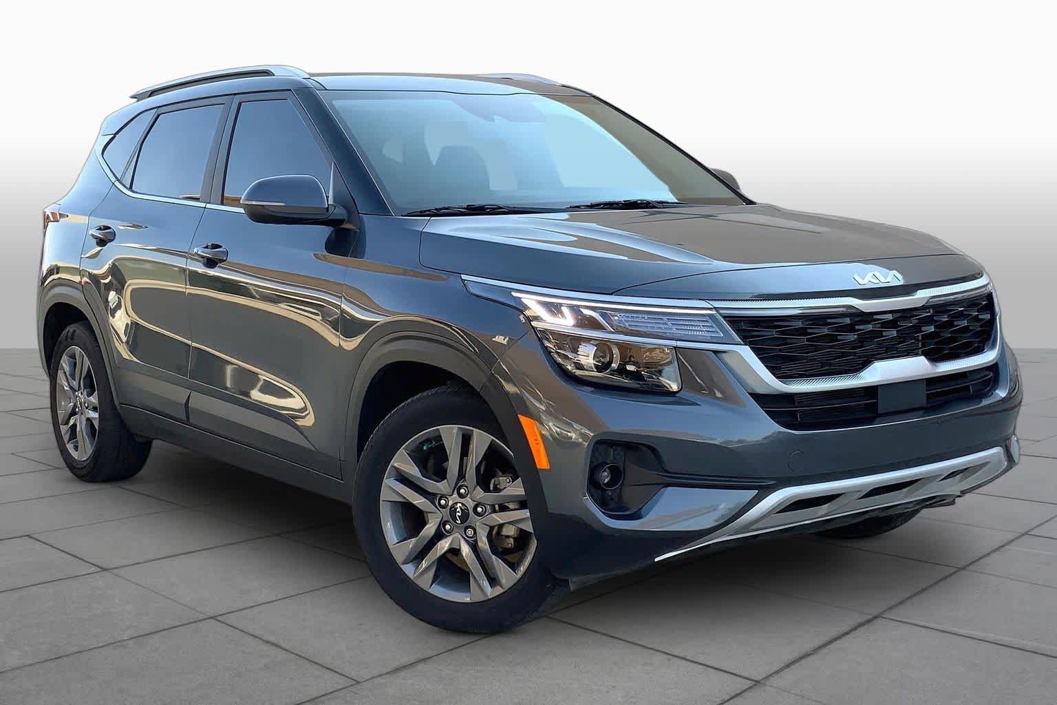 Used 2023 Kia Seltos S w/ Navigation Package FWD image 3