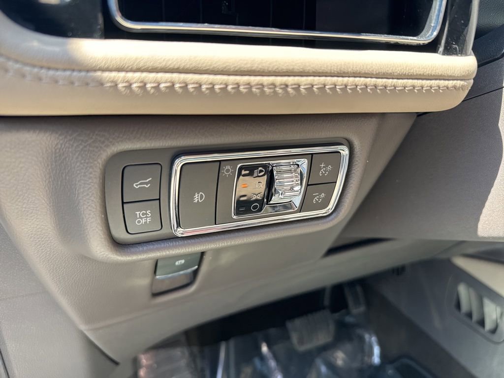 Used 2022 Lincoln Nautilus Reserve w/ Equipment Group 202A image 11