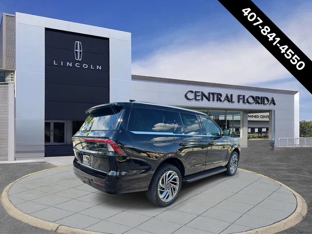 New 2027 Lincoln Navigator Premiere RWD image 2