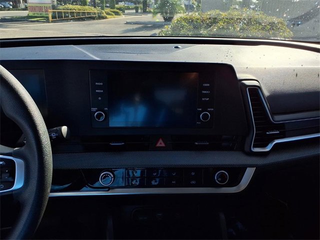 Used 2024 Kia Sportage LX image 18