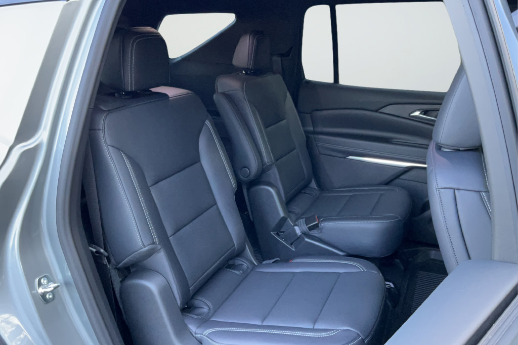 New 2027 Chevrolet Traverse LT w/ LPO, Floor Liner Package FWD image 19