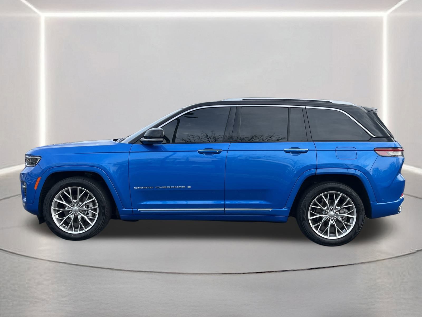 Used 2023 Jeep Grand Cherokee Summit w/ Adv Protech Group IV image 28